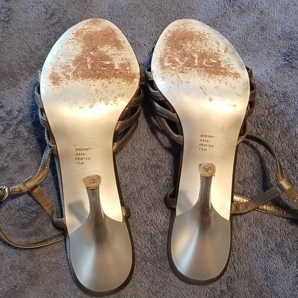 Richard Tyler Pewter T-strap Heels - Picture 3 of 5